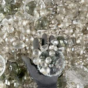 Lotto 15 kg cristalli di Boemia misti per restauro lampadari. Sfere, catene ottagoni, mandorle, frecce e pendenti per lampadari antichi, vintage e stile Maria Teresa.
