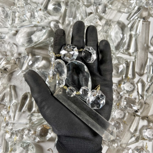 Lotto 15 kg cristalli di Boemia misti per restauro lampadari. Gocce, prismi, sfere e ottagoni pendenti per lampadari antichi, vintage e stile Maria Teresa.