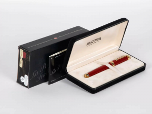Aurora D72 Penna Sfera In Resina Rossa Con Finiture Dorate In Gift Box