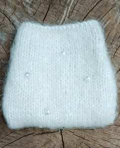 MAGLIONCINO bianco con perle  invernale di  lana taglia 30