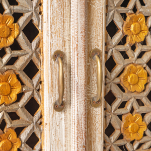 Credenza alta / Armadio in legno di teak decapato white con 2 ante forate con fiori intagliati e ripiani interni