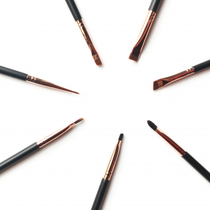Set base metallica completa con 7 pennelli professionali per il Brow Artist e Lamimaker. Pennelli sopracciglia