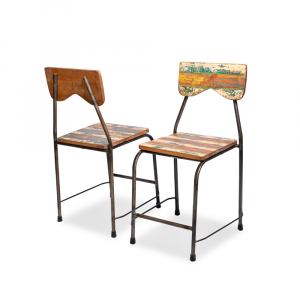Sedia in ferro con schienale e seduta con lavorazione a mosaico in legno di teak recuperato dalle vecchie barche 