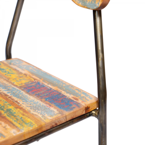Sedia in ferro con schienale e seduta con lavorazione a mosaico in legno di teak recuperato dalle vecchie barche 