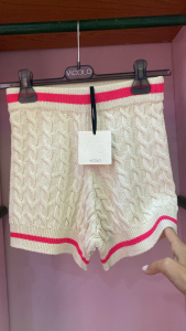 Shorts Vicolo maglia trecce con profili a contrasto di colore