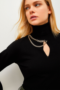 Eco-friendly Turtleneck with Chain