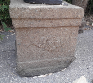 Basamento in pietra balinese