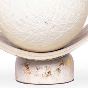 Lampada con foglia di cocco finitura white wash & gold e sfera in cotone intrecciato 