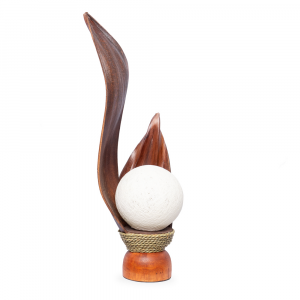 Lampada con foglia di cocco finitura brown e sfera in cotone intrecciato 