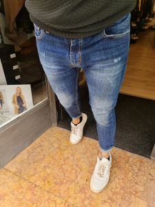 Jeans v2 con tasca check 