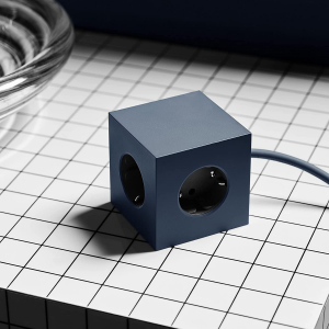 Avolt Square 1 multipresa di design - Cubo magnetico con 3 prese e 2 porte USB -blu