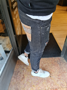 Jeans v2 schizzi e tasca burberry