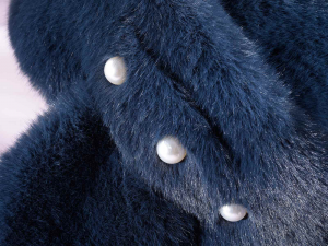 Scaldacollo in morbida eco-pelliccia con perle artificiali blu