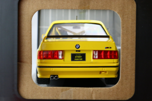 Bmw M3 E30 St Fighter Yellow 1990 - 1/18 Solido