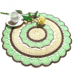 Centrino verdino, beige e marrone ad uncinetto 42 cm - Crochet by Patty
