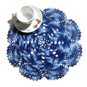 Centrino blu sfumato rotondo ad uncinetto 27 cm - Crochet by Patty
