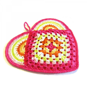 Presina fucsia a forma di cuore ad uncinetto 18x15.5 cm - Crochet by Patty