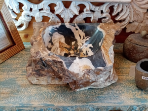 Lavandino in legno fossile pietrificato #1