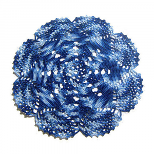 Centrino blu sfumato rotondo ad uncinetto 27 cm - Crochet by Patty