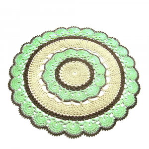 Centrino verdino, beige e marrone ad uncinetto 42 cm - Crochet by Patty