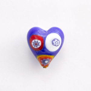 Perla di Murano a cuore con Murrine millefiori colore blu in pasta, Ø20 mm con foro passante.