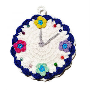 Presina uncinetto bianca e blu rotonda a forma di orologio 13x15 cm