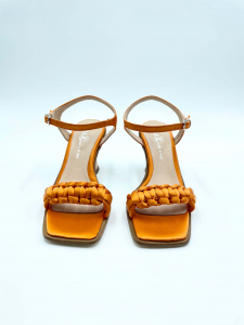 Sandalo di raso arancione con tacco a rocchetto Fru.it 