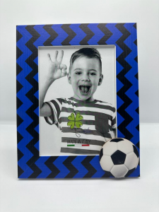 Blue Portafoto in legno colore blu e nero con applicazioni pallone da calcio foto 13x18
