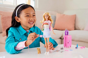 Barbie - Set da viaggio Malibu, Bambola e accessori
