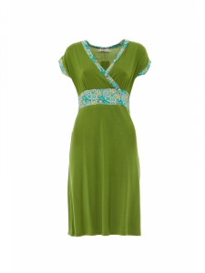  Solid-coloured summer dress