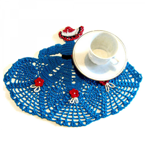 Centrino dama blu e rosso ad uncinetto 29x22 cm - Crochet by Patty