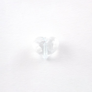 Perla cuore in vetro di Murano con Murrine bianche, colore cristallo trasparente Ø12 mm. Con foro passante.