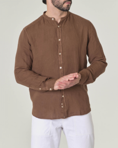 Camicia marrone in puro lino con collo a coreana