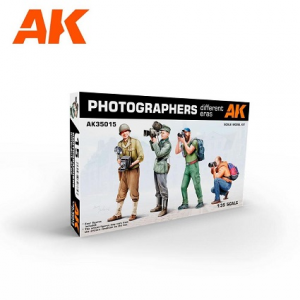 AK INTERACTIVE: 1/35; Photographers (Different Eras)
