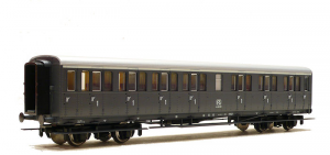 Carrozza FS Tipo 1910 “Centoporte”di 1a classe, livrea grigio ardesia.