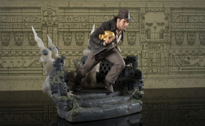 *PREORDER* Indiana Jones: Raiders of the Lost Ark Deluxe Gallery: INDIANA JONES Escape with Idol by Diamond Select