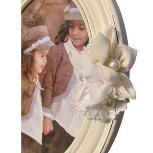 Portafoto bianco ovale con fiore 20x25 cm - Creazioni Artistiche