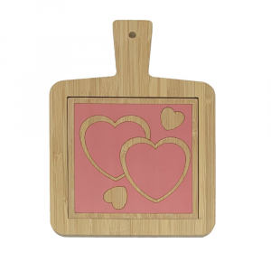 Hand-decorated bamboo cutting board with heart motif on a pink background made in Italy