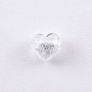 Perla cuore in vetro di Murano 13 mm. Vetro cristallo, foglia argento sommersa e foro passante per bigiotteria
