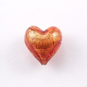 Perla cuore in vetro di Murano 20 mm. Vetro rubino, foglia oro sommersa e foro passante per bigiotteria