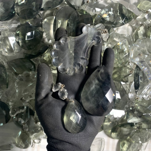 Lotto 6 kg cristalli di Boemia misti per restauro lampadari. Gocce, prismi, sfere e ottagoni pendenti per lampadari antichi, vintage e stile Maria Teresa.