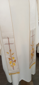 Stola Liturgica nel colore Bianco in tessuto lana-seta con ricco ricamo Croce-Uva-Spighe