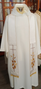 Stola Liturgica nel colore Bianco in tessuto lana-seta con ricco ricamo Croce-Uva-Spighe