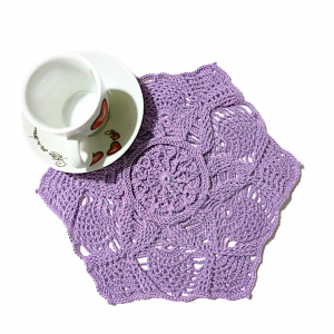 Centrino lilla in 3D ad uncinetto 23x19 cm - Crochet by Patty