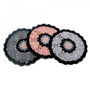 Sottobicchieri rosa, nero e grigio ad uncinetto 14 cm - 3 PEZZI - Crochet by Patty