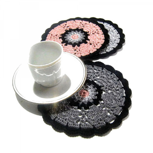 Sottobicchieri rosa, nero e grigio ad uncinetto 14 cm - 3 PEZZI - Crochet by Patty