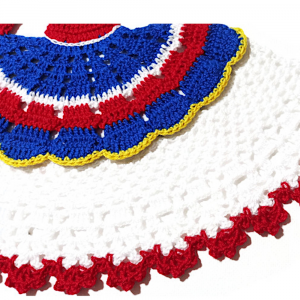 Centrino dama rosso blu e bianco ad uncinetto 30x24 cm - Crochet by Patty