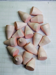 Ceramici abrasivi per buratti vibranti
Forma triangolare.Confezione da 1 Kg
., ROSA mis. h 2 x 1,3 cm