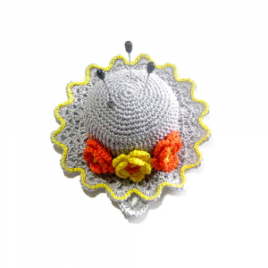 Cappellino puntaspilli grigio ad uncinetto 11.5 cm - Crochet by Patty