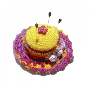 Cappellino puntaspilli giallo e viola ad uncinetto 11 cm - Crochet by Patty